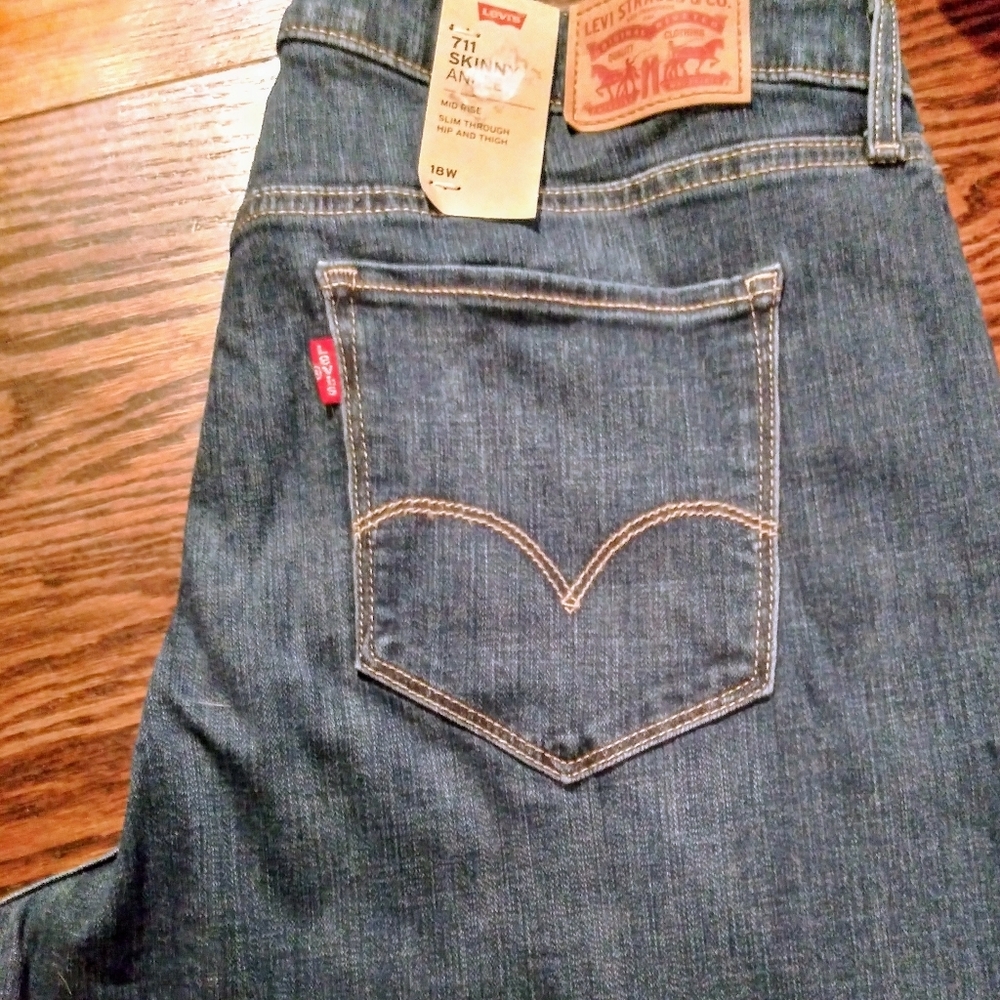 Levi's 711 Skinny Ankle Jeans